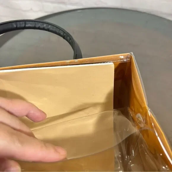 LOUIS VUITTON gift bag holiday 2020 edition wrapped in PVC to a useful crossbody - Picture 6 of 9